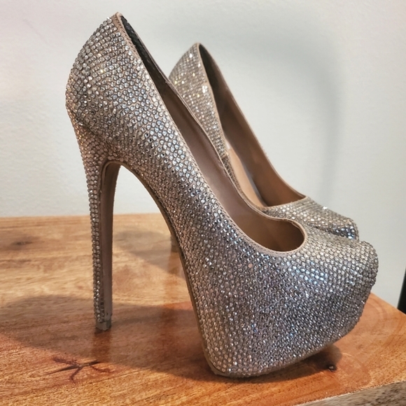 Video Listing - Pewter Crystal Platform Steve Madden Heels - Picture 1 of 6